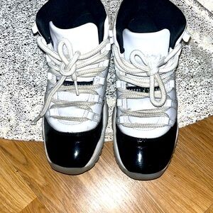 Black and white Air Jordan 11 Sz Big Kids 6.5